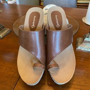 Women’s wedge sandals